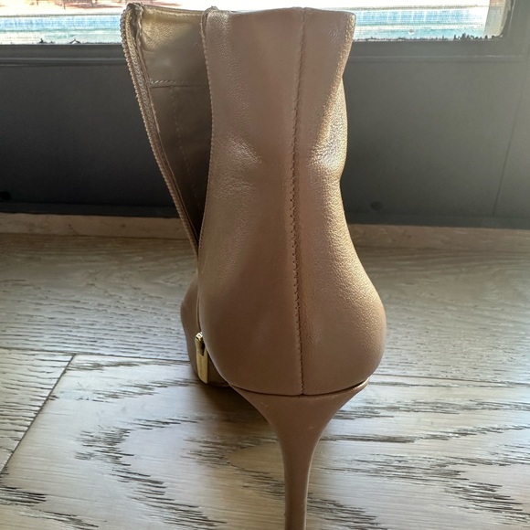 Vince Camuto Fendida boots. - Picture 4 of 14